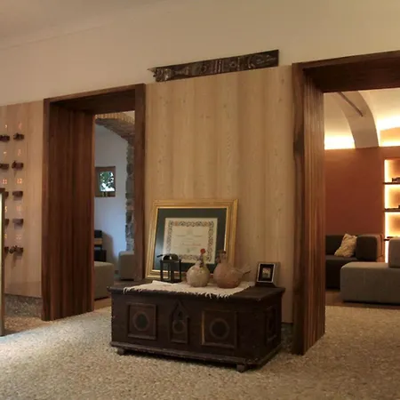 Luxuriously Furnished Stone-Walled A-Frame Cabin Rental Near Ljubljana, Slovenia بيت للعطل *